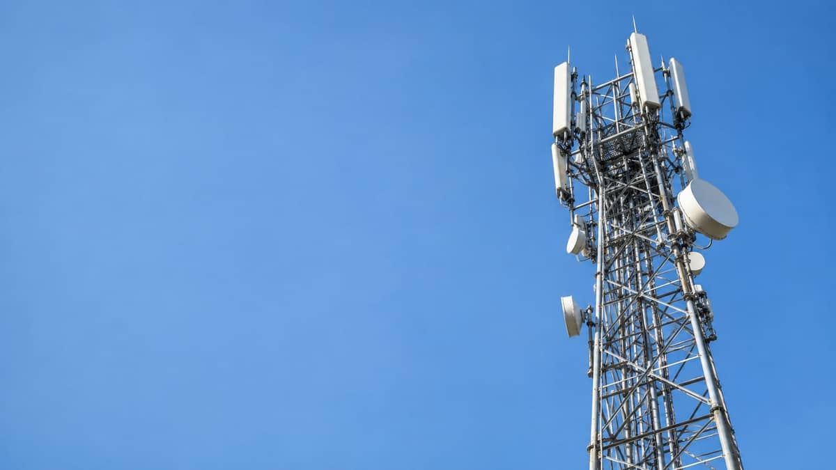 携帯の電波を使う「固定電話」、ユニバーサルサービスへ格上げ 総務省審議会が答申案 メタル回線1043万件の受け皿に(イメージ画像)