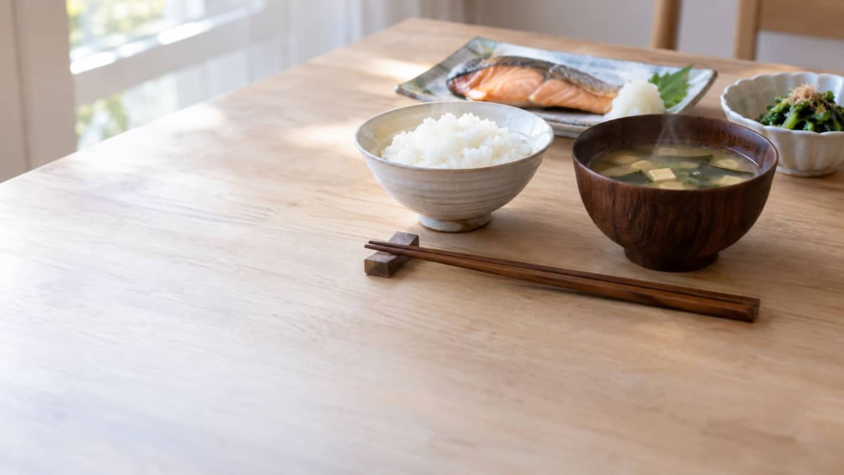 厚労省、「日本人のための食事ガイド」を2026年度内に作成 病気になるリスクを下げる食事へ軸を移す 食塩は1日9.6gで目標の7gに届かず(イメージ画像)