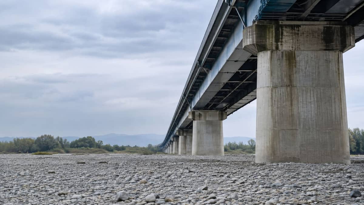 災害時の緊急輸送道路にある橋、耐震補強した407橋・橋脚1128基で「耐震性能2」が確保されず 会計検査院が指摘 巻き立て部分の工事費111億3415万円分(イメージ画像)